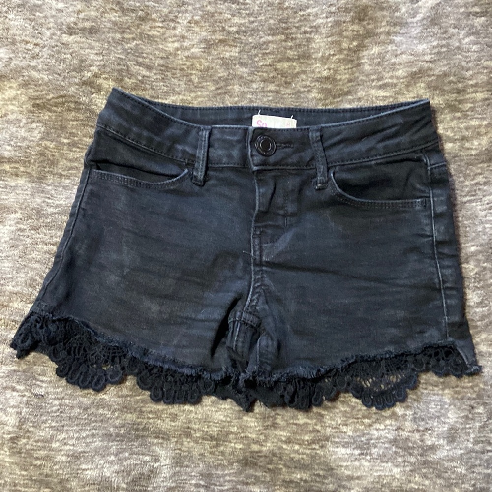 SO Size Girl’s 8. Black denim Jean shorts with frayed & lace/crochet. EUC